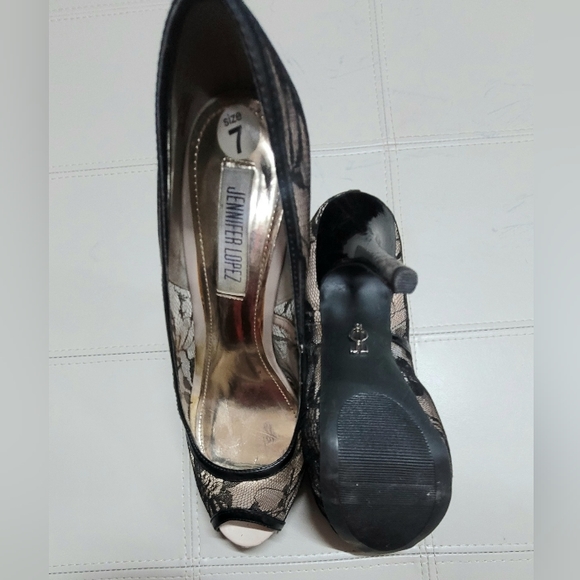 Jennifer Lopez Lace High Heels - Picture 4 of 5